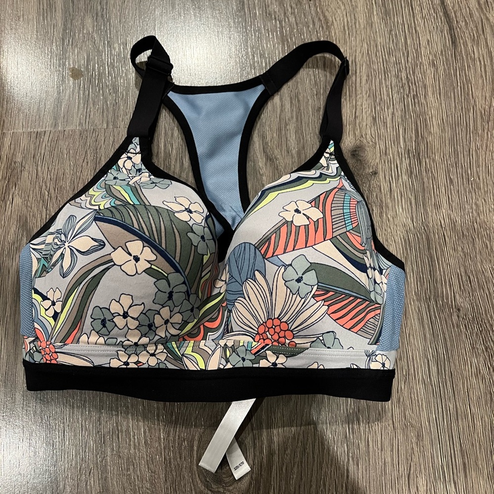 Super cute sport bra from Victoria Secret